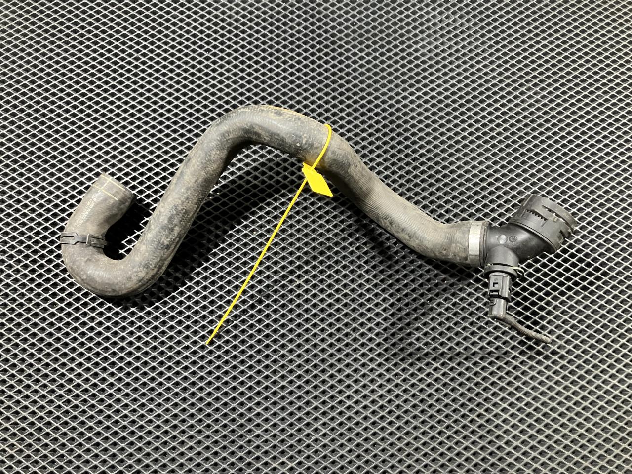 патрубок (трубопровод, шланг) Audi Q7 4L 2008, 4.2 л., BAR, бензин, внедорожник 5 дв., 7L6122051L, 7L6122291E - фото №1