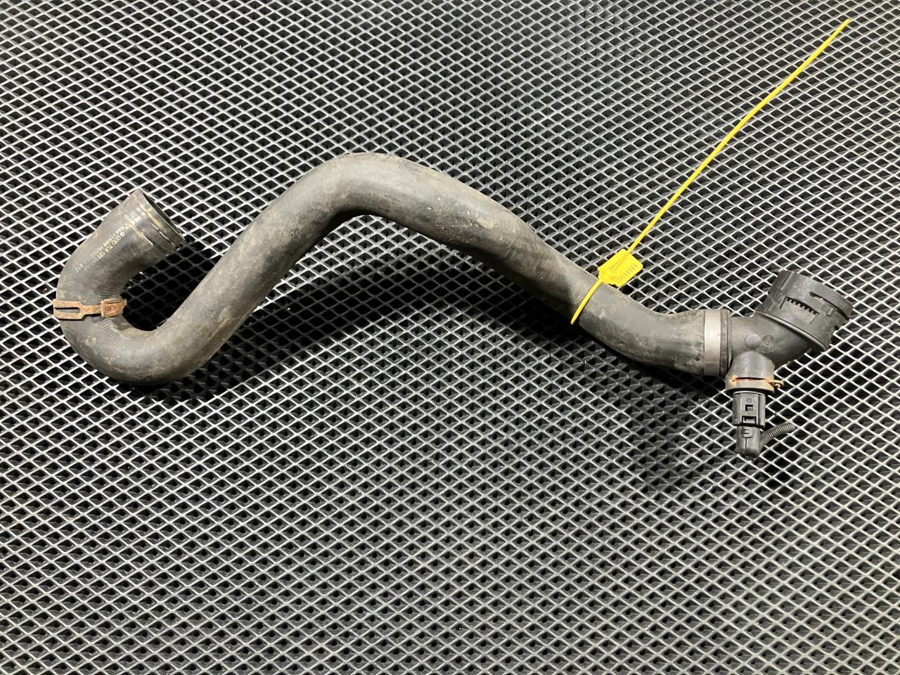 патрубок (трубопровод, шланг) Audi Q7 4L 2008, 4.2 л., BAR, бензин, внедорожник 5 дв., 7L6122051AA, 7L6122291E - фото №1