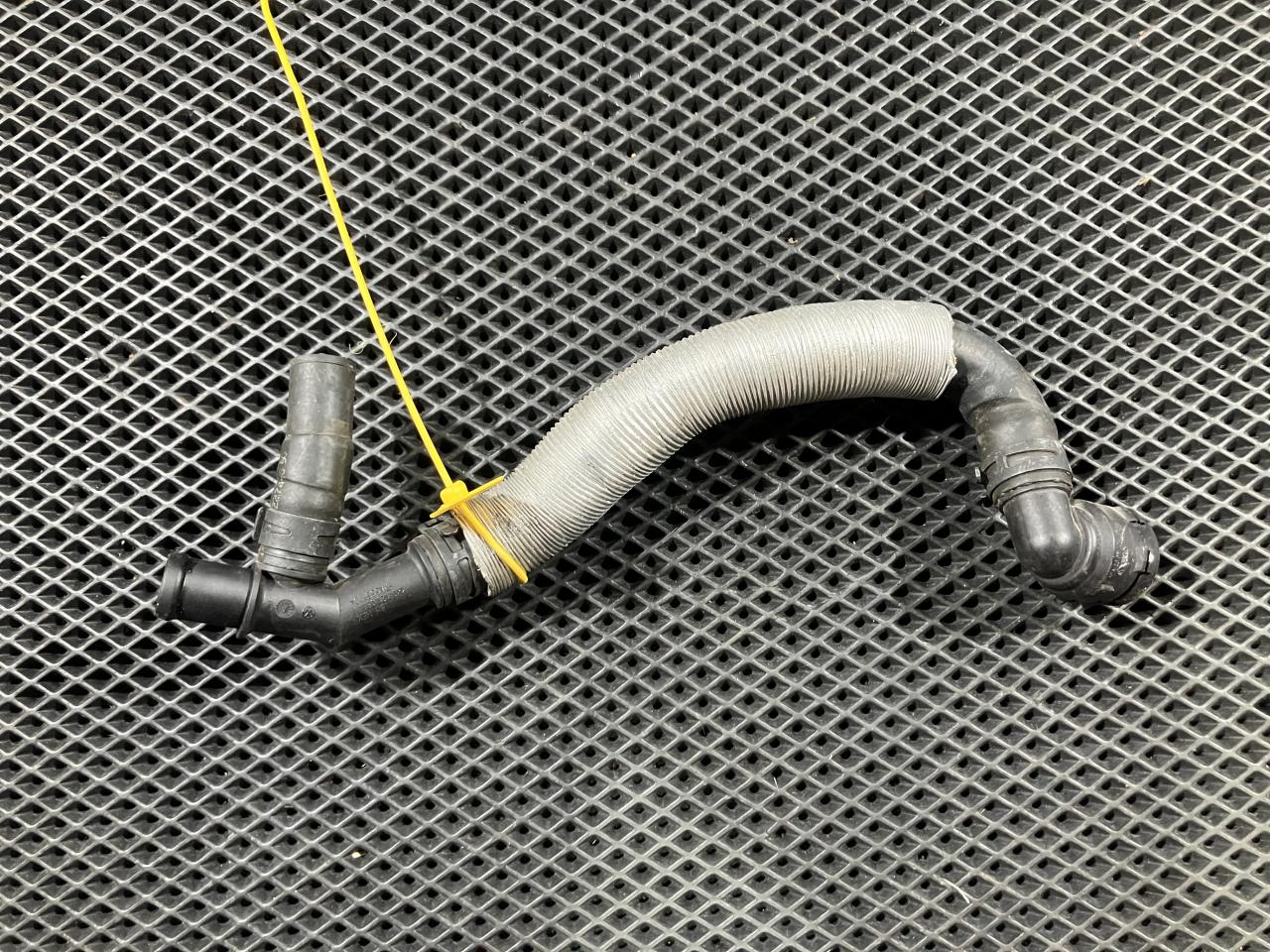 патрубок (трубопровод, шланг) Volkswagen Passat (USA) 1 поколение 2012, 2.5 л., CBTA, бензин, АКПП, седан, 1K0121087N, 5C0122073A, 1K0122291J - фото №1