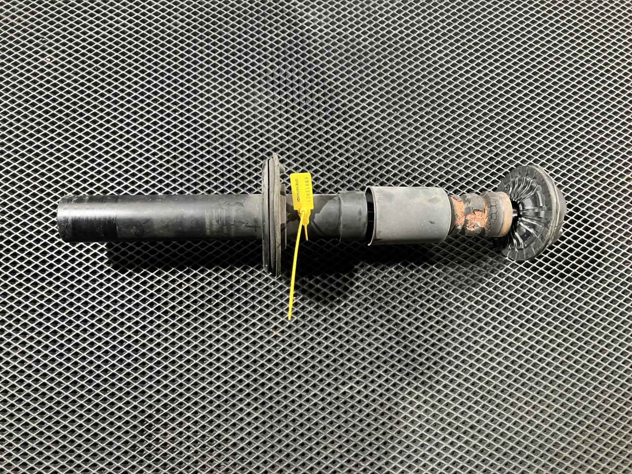 амортизатор передний Audi Q5 8R 2009, 3.2 л., CALB, бензин, АКПП, внедорожник 5 дв., 8R0413031F, 8R0031F - фото №1