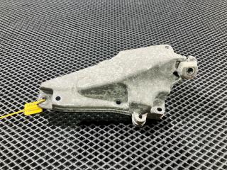 кронштейн двигателя Mercedes-Benz GL-Класс X164 [рестайлинг] 2011, 4.7 л., M 273.923, бензин, внедорожник 5 дв., A2732232204