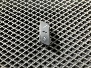 кнопка центрального замка Volkswagen Passat CC 1 поколение 2010, 2.0 л., CCZA, бензин, АКПП, купе, 1K0962126B