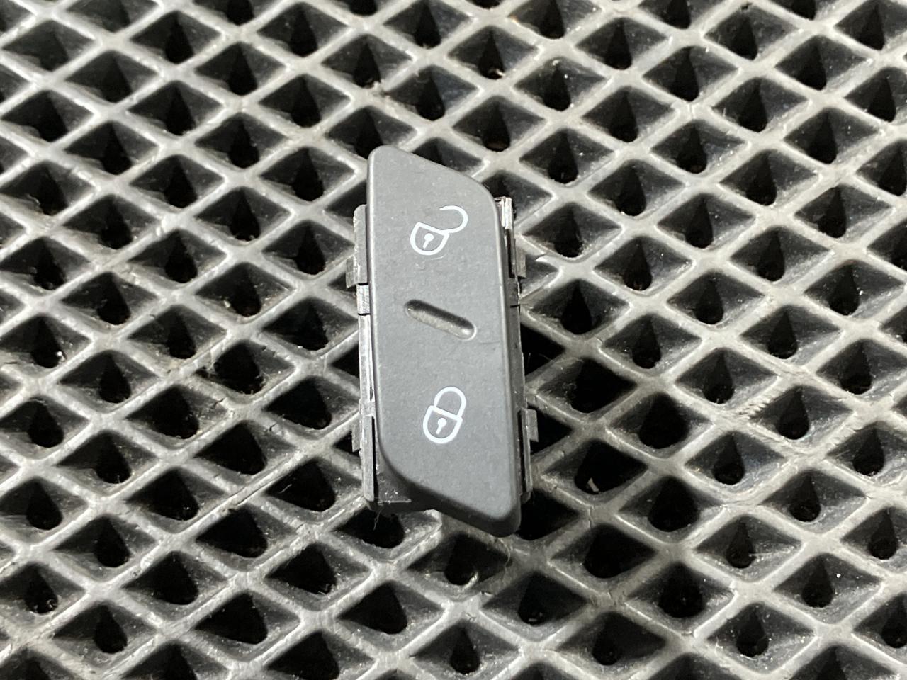 кнопка центрального замка Volkswagen Passat CC 1 поколение 2010, 2.0 л., CCZA, бензин, АКПП, купе, 1K0962126B - фото №1