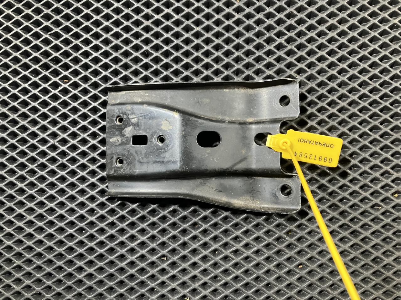 замок капота Volkswagen Passat (USA) 1 поколение 2012, 1.8 л., CPKA, бензин, седан, 561805567A - фото №1