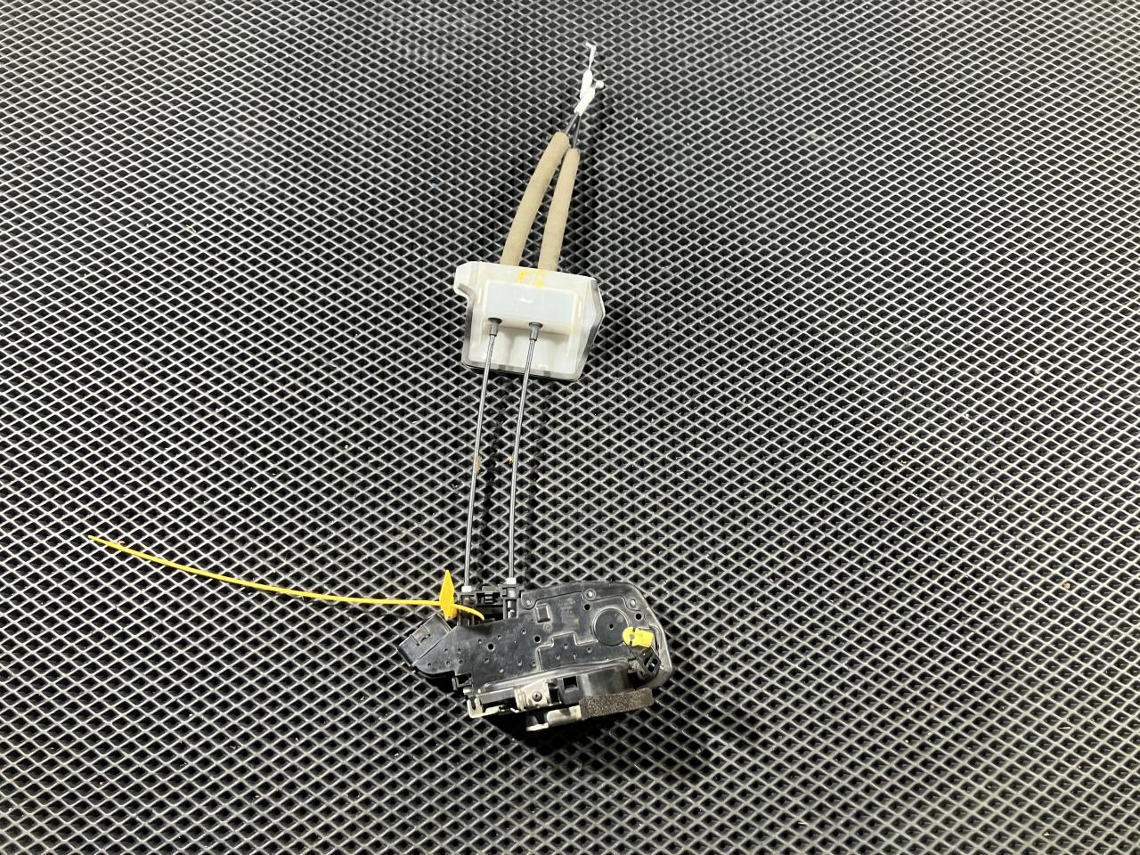 замок двери передней левой Infiniti FX35 2 поколение (2008 - 2012), 80501-1CA1A - фото №1