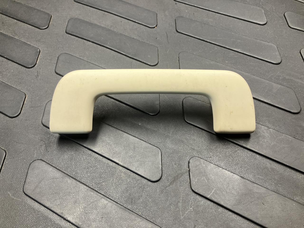 ручка внутренняя потолочная Audi A8 D4/4H 2012, 4.2 л., CDRA, бензин, АКПП, седан, 4H0857607B - фото №1