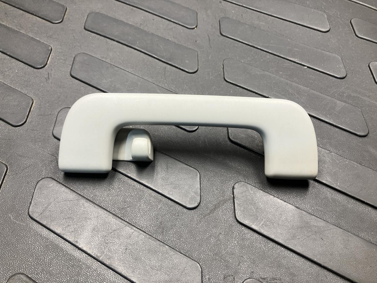 ручка внутренняя потолочная Audi A8 D4/4H 2012, 4.2 л., CDRA, бензин, АКПП, седан, 4H0857607B, 4H0857608A - фото №1