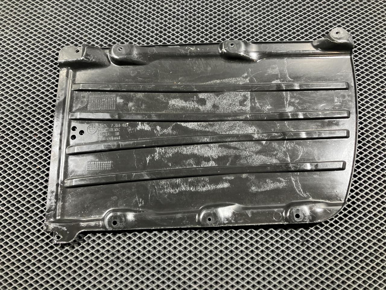 защита днища BMW 7 серия G11/G12 2018, 4.4 л., N63 B44 A, бензин, АКПП, седан, 51757351443 - фото №1
