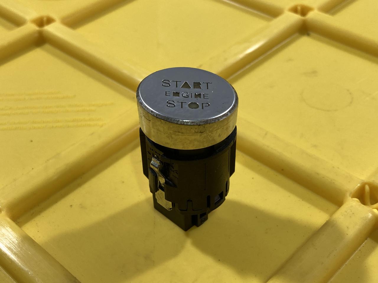 кнопка запуска двигателя Audi A7 4G 2011, 3.0 л., CGXB, бензин, АКПП, хетчбэк 5 дв., 4G1905217A - фото №1