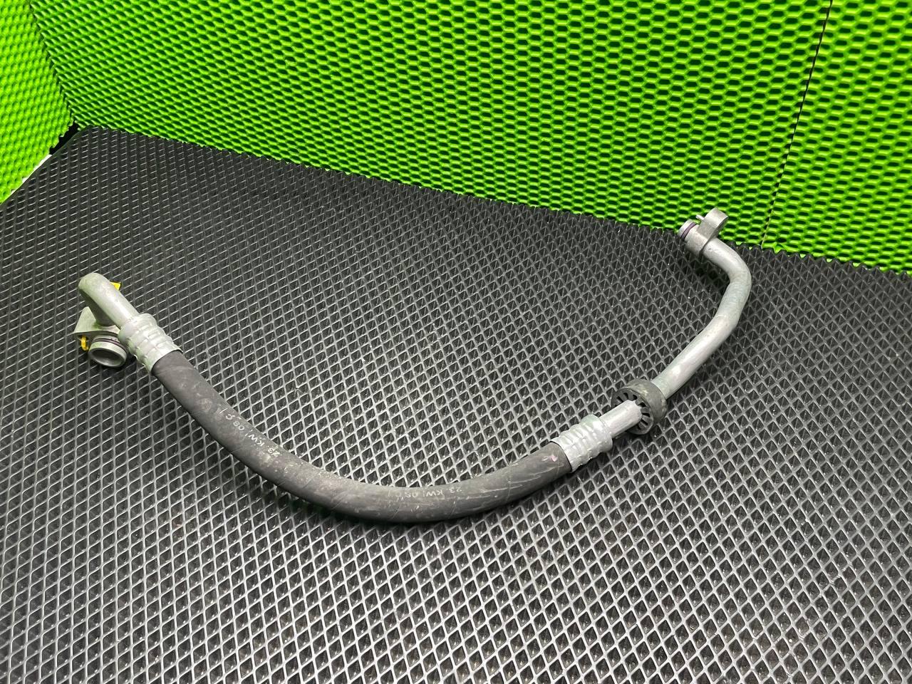 трубка кондиционера Audi Q7 4L 2007, 4.2 л., BAR, бензин, внедорожник 5 дв., 7L6820744BP - фото №1