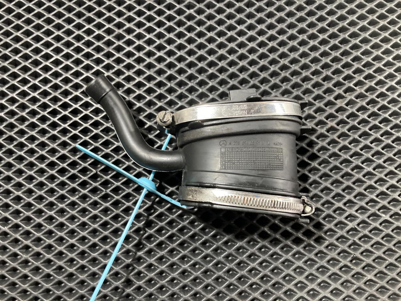 патрубок (трубопровод, шланг) Mercedes-Benz GL-Класс X166 2012, 4.7 л., M 278.928, бензин, АКПП, внедорожник 5 дв., A2780940891 - фото №1