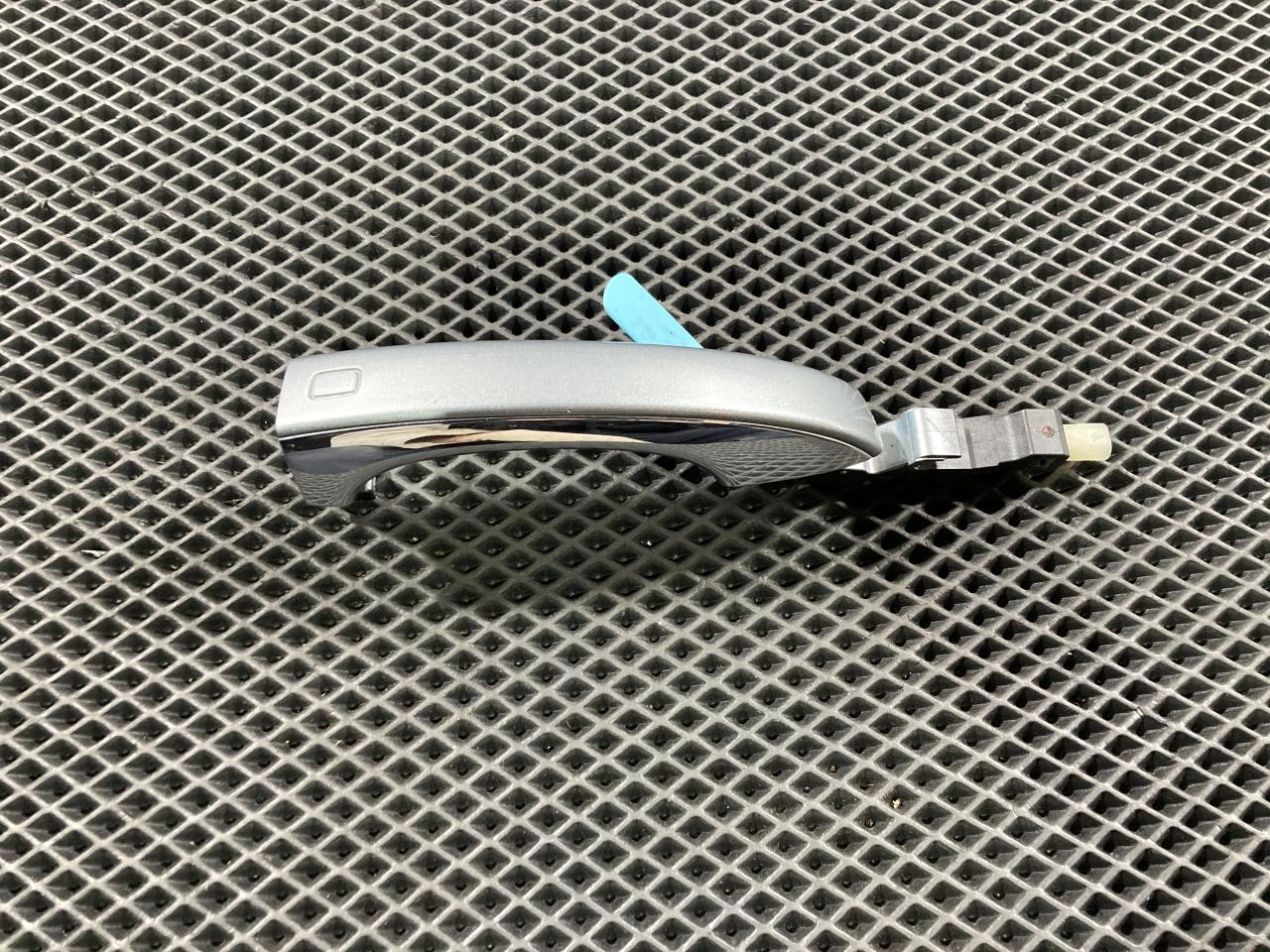 ручка наружная Audi A8 D4/4H 2012, 4.2 л., CDRA, бензин, АКПП, седан, 4H0837205B - фото №1