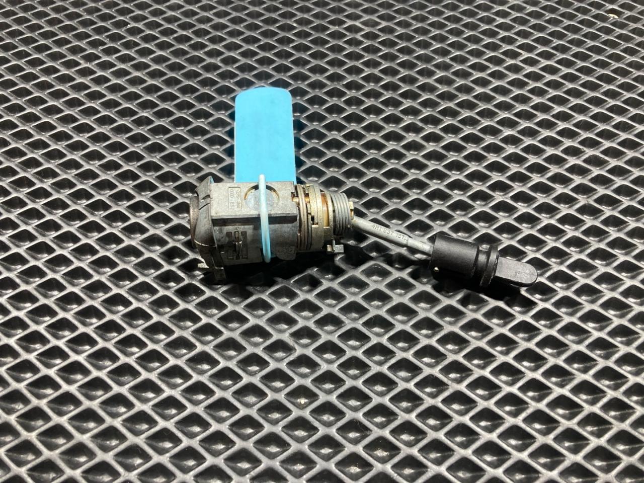 личинка дверного замка Audi A8 D4/4H 2012, 4.2 л., CDRA, бензин, АКПП, седан, 4H1837167A - фото №1