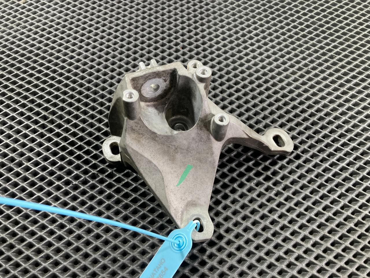 кронштейн КПП Audi A8 D4/4H 2012, 4.2 л., CDRA, бензин, АКПП, седан, 4H0399113E - фото №1