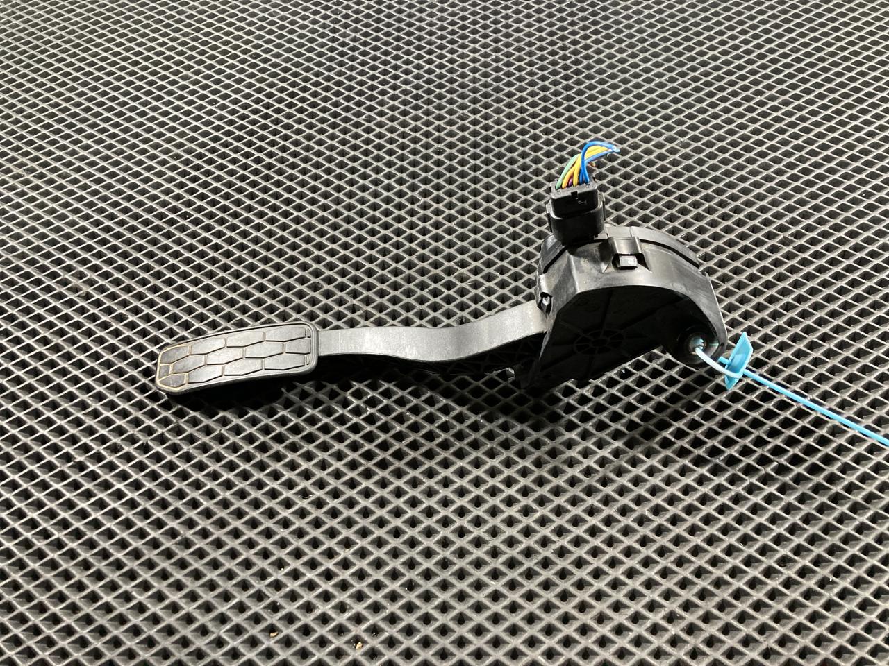 педаль Jaguar XE 1 поколение 2016, 5.0 л., AJ 133, бензин, седан, GX739F836AA, T2H38027 - фото №1