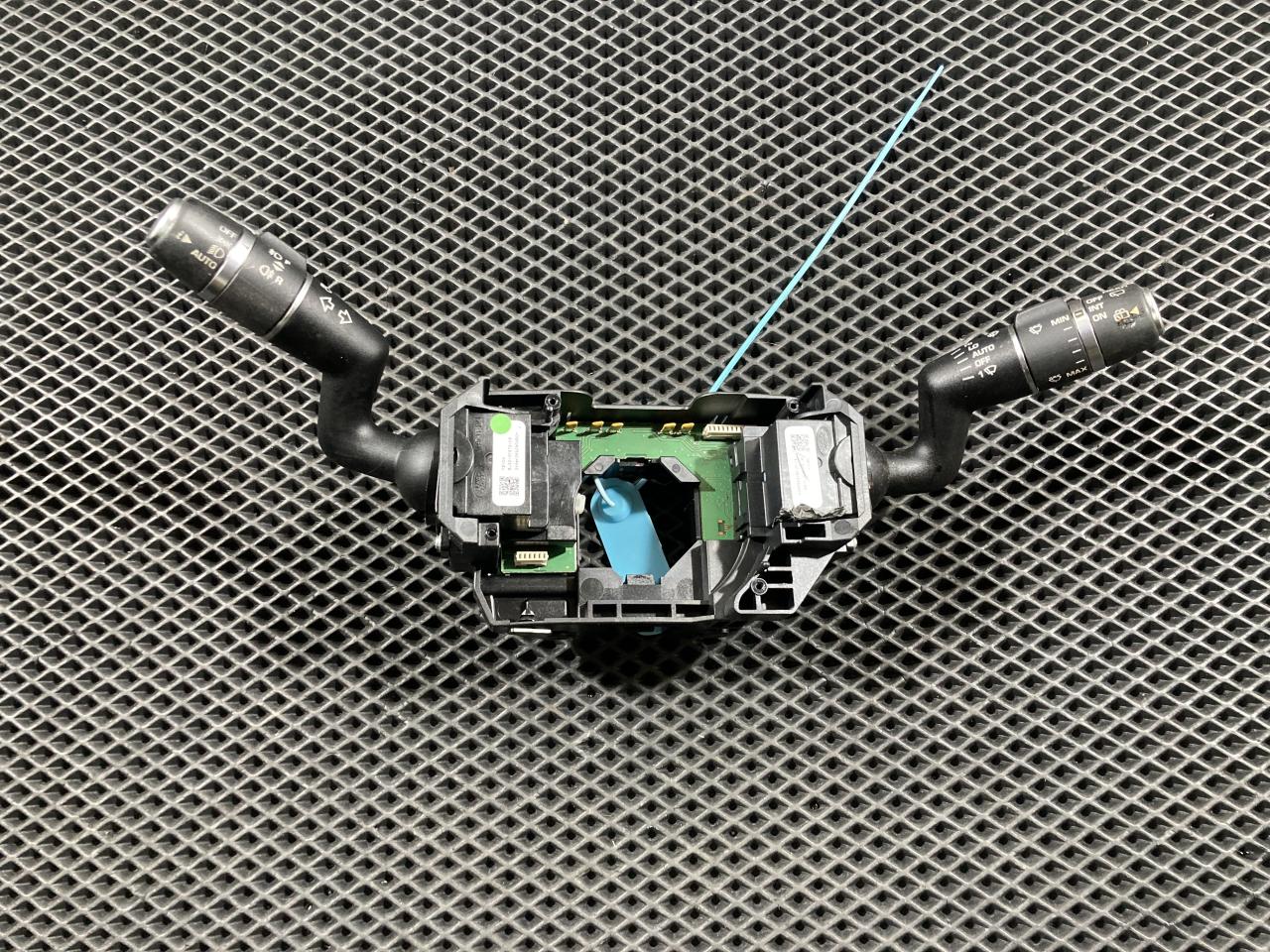 переключатель подрулевой (стрекоза) Land Rover Range Rover Sport 2 поколение 2017, 3.0 л., 306PS, бензин, АКПП, внедорожник 5 дв., BJ323F973BB, BJ323F972DB, DPLA-13N064-MA, LR024629, LR024626, LR125097, LR125094 - фото №1