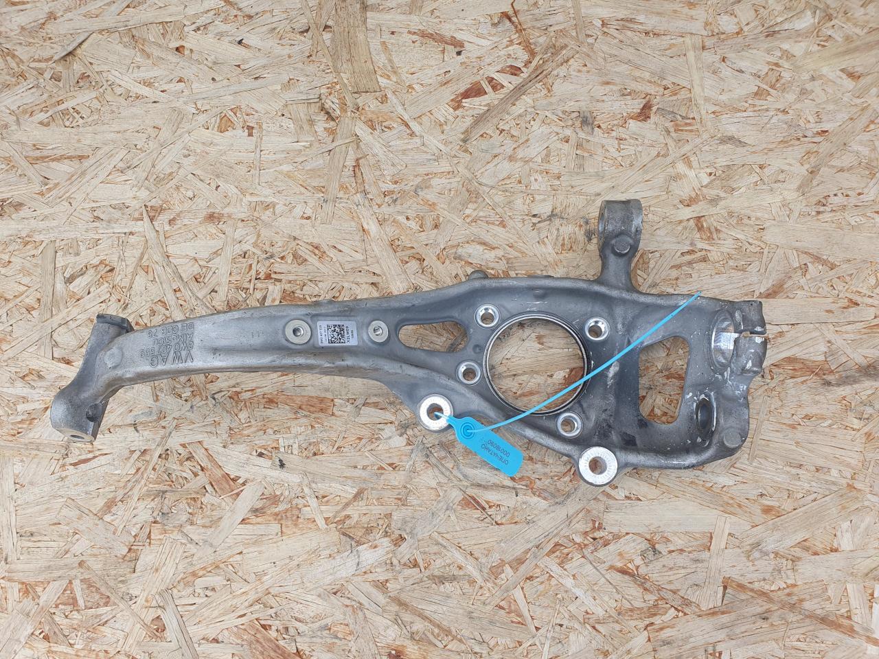 кулак поворотный левый Audi A5 F5 2017, 2.0 л., бензин, АКПП, купе, 8W0407241F, 8W0407559 - фото №1