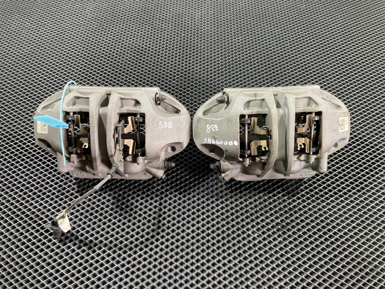 суппорт передний правый Audi Q5 FY 2018, 2.0 л., бензин, АКПП, внедорожник 5 дв., 80A615106Q, 80A615105Q - фото №1