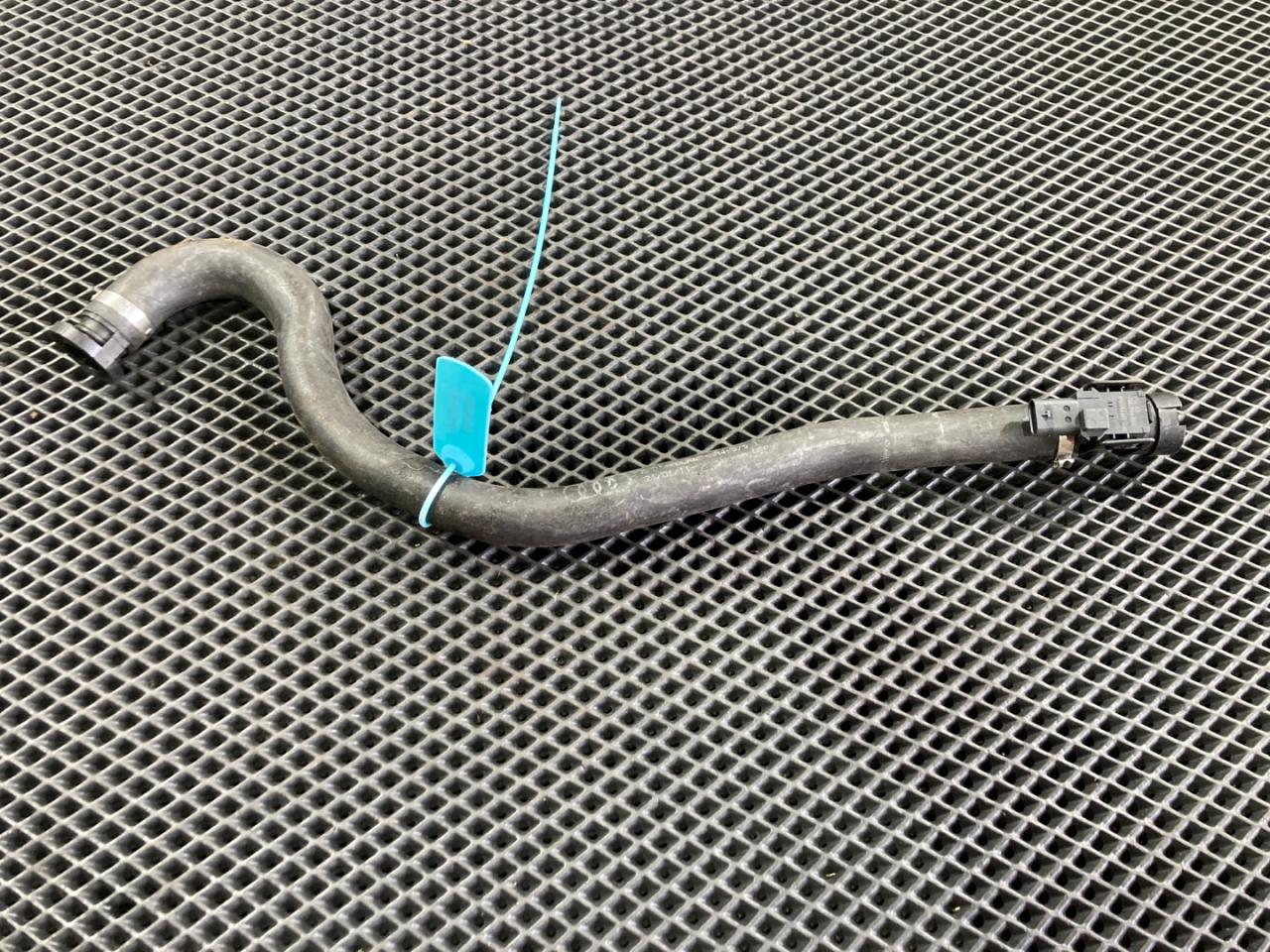 патрубок (трубопровод, шланг) Audi A8 D4/4H 2011, 4.2 л., CDRA, бензин, АКПП, седан, 079133817M - фото №1