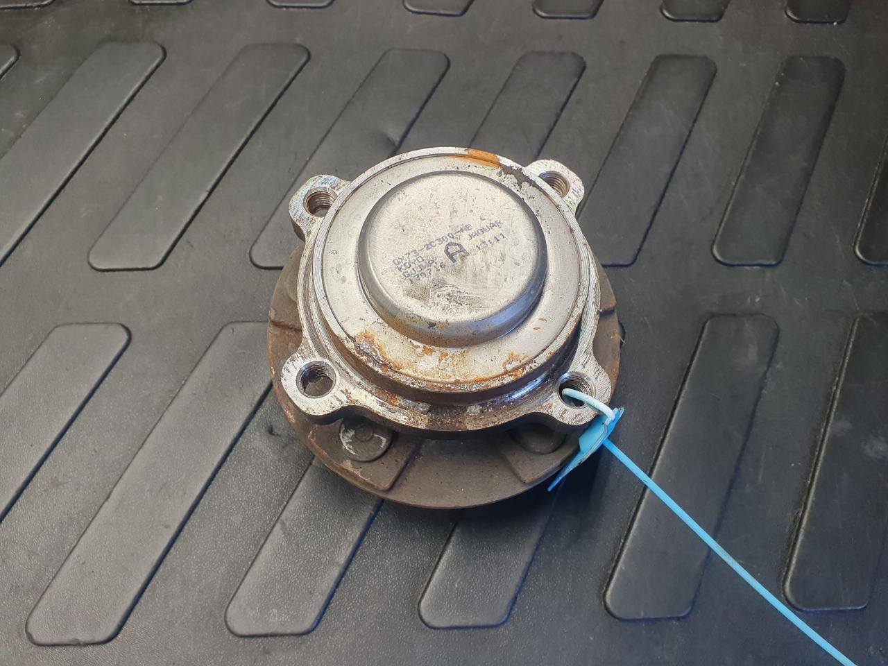 ступица передняя Jaguar XE 1 поколение 2016, 3.0 л., 306PS, бензин, АКПП, GX732C300AB, T2H42050, T2H2225 - фото №1