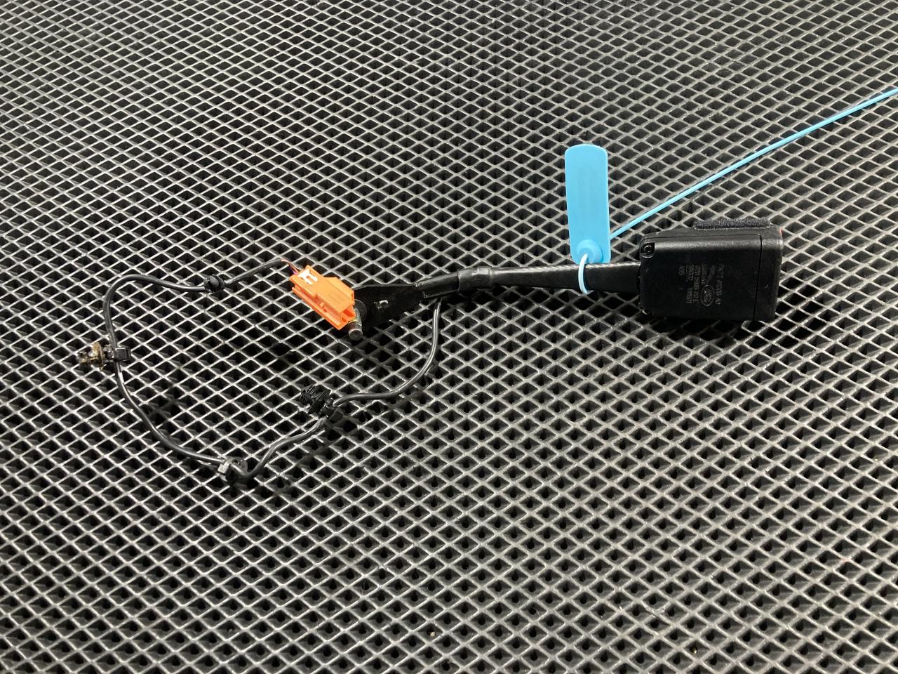 замок ремня безопасности Jaguar F-Pace 1 поколение 2017, 3.0 л., AJ 126, бензин, АКПП, внедорожник 5 дв., FK7261208AD, T4A11105, LR092506, T4N9483, LR081110 - фото №1