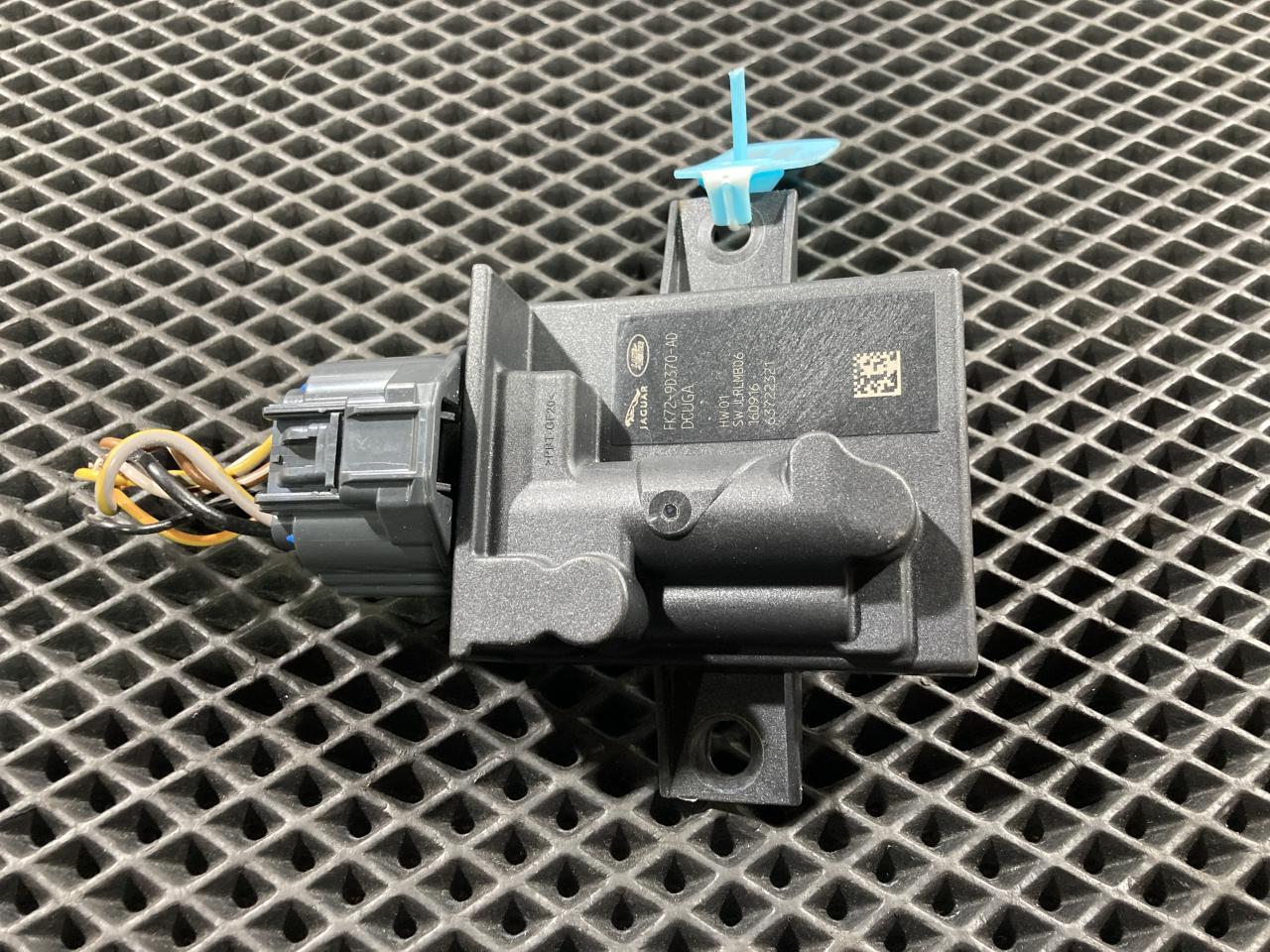 блок управления топливным насосом Jaguar XE 1 поколение 2016, 2.0 л., бензин, седан, T4A16365, LR097220, FK729D370AD - фото №1