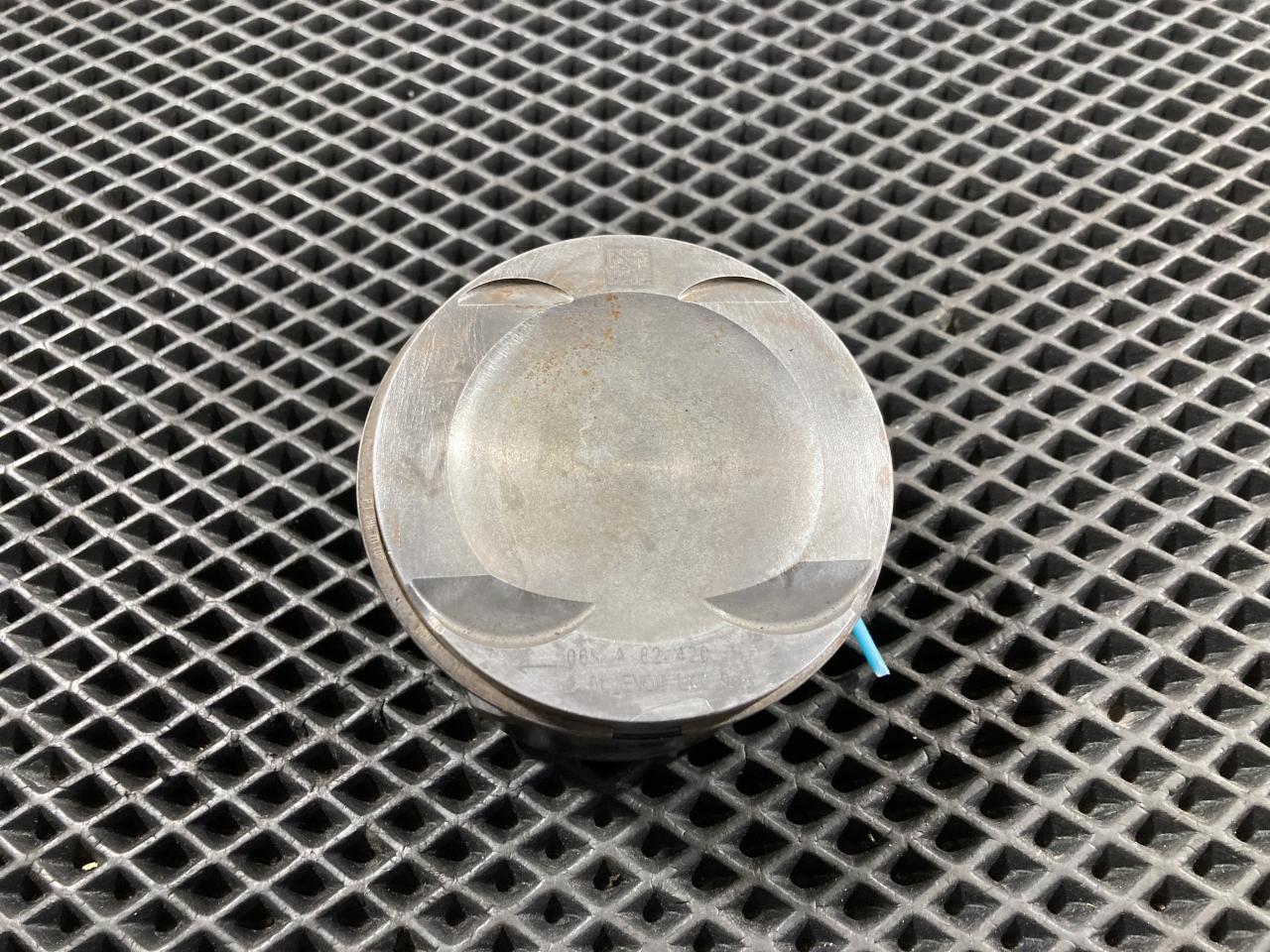 поршень Audi A6 C8 2020, 2.0 л., DPAA, бензин, АКПП, седан, 06N107065A - фото №1