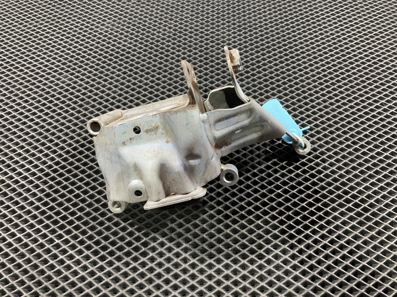 кронштейн (крепление) Audi A8 D4/4H 2012, 4.2 л., CDRA, бензин, седан, 4H0399059C - фото №1