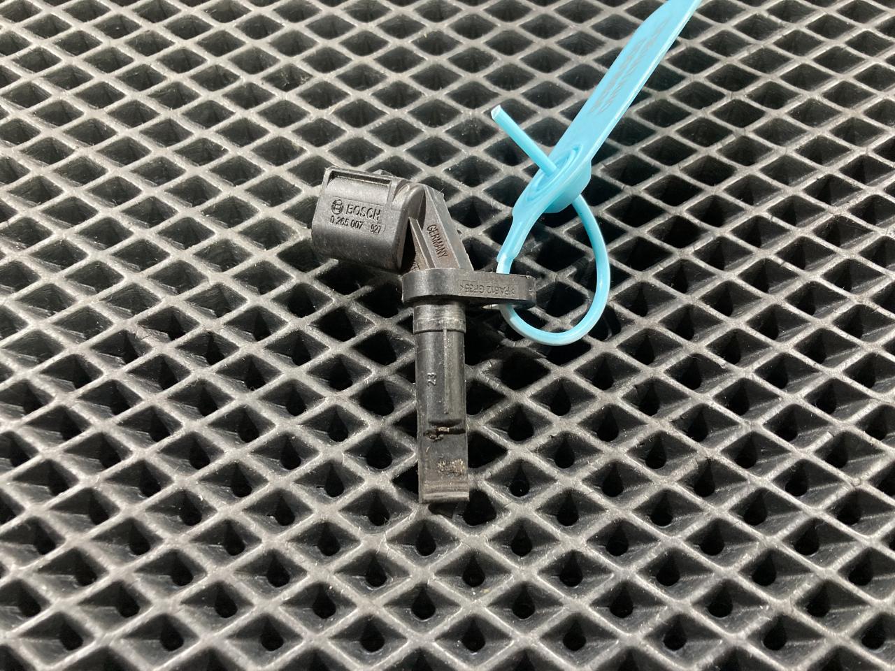 датчик ABS Audi A8 D4/4H 2012, 4.2 л., CDRA, бензин, АКПП, седан, 4E0927804D, 0265007927, 4E0927804F - фото №1