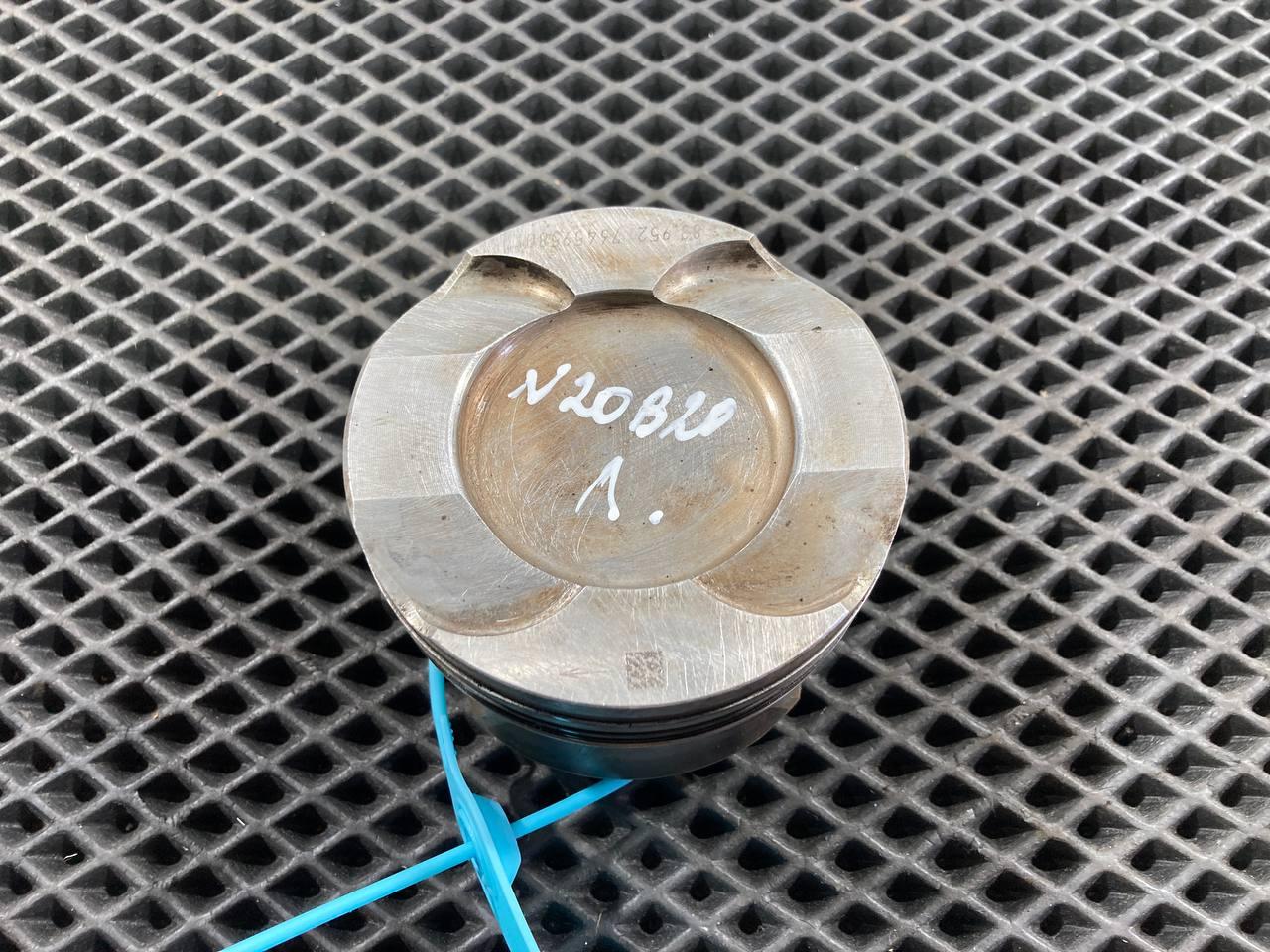 поршень BMW 3 серия F30/F31/F34 2013, 2.0 л., N20 B20 B, бензин, АКПП, седан, 764595801 - фото №1