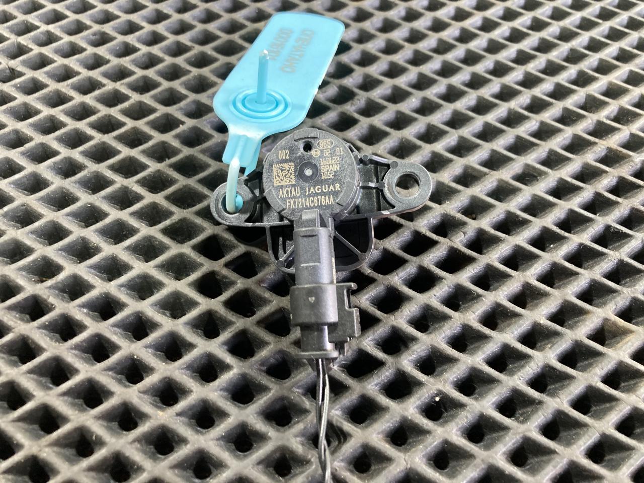датчик AirBag Jaguar XE 1 поколение 2016, 3.0 л., бензин, АКПП, седан, FK7214C676AA, T2H2803, LR059793 - фото №1