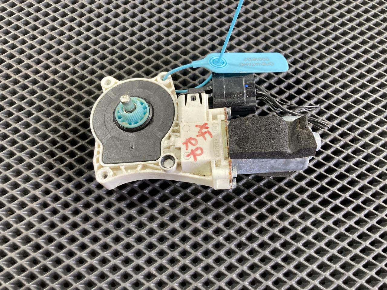 моторчик стеклоподъемника Jaguar XF X260 2016, 3.0 л., бензин, АКПП, C39789-101 - фото №1