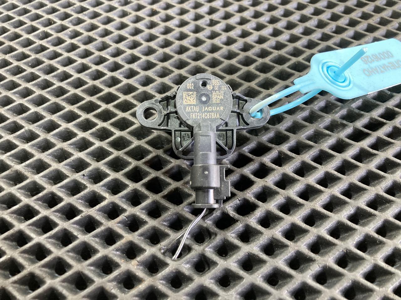 датчик AirBag Jaguar XE 1 поколение 2016, 3.0 л., бензин, АКПП, седан, FK7214C676AA, T2H2803, LR059793 - фото №1