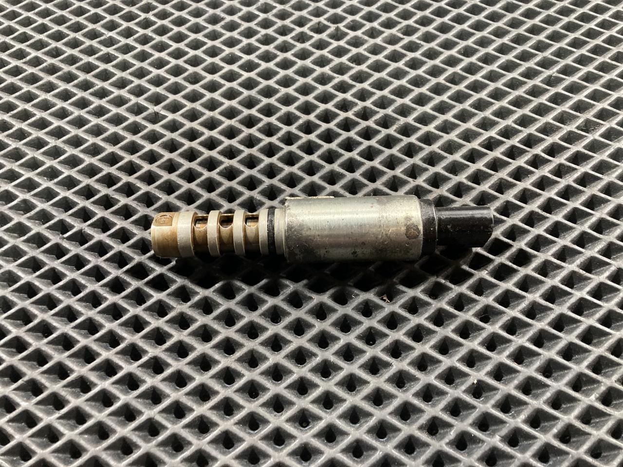 электромагнитный клапан Audi Q7 4L 2008, 4.2 л., BVJ, бензин, АКПП, внедорожник 5 дв., 06E109257J, 06E109257P, 06E109257F - фото №1