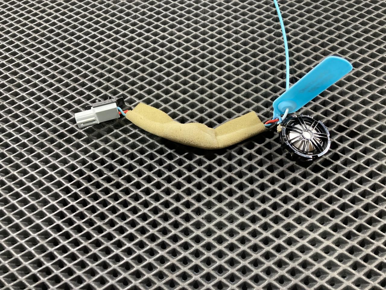 динамик высокочастотный (пищалка) Jaguar F-Pace 1 поколение 2016, 2.0 л., бензин, внедорожник 5 дв., BJ32-18808-AC, C2Z22814, LR025875 - фото №1