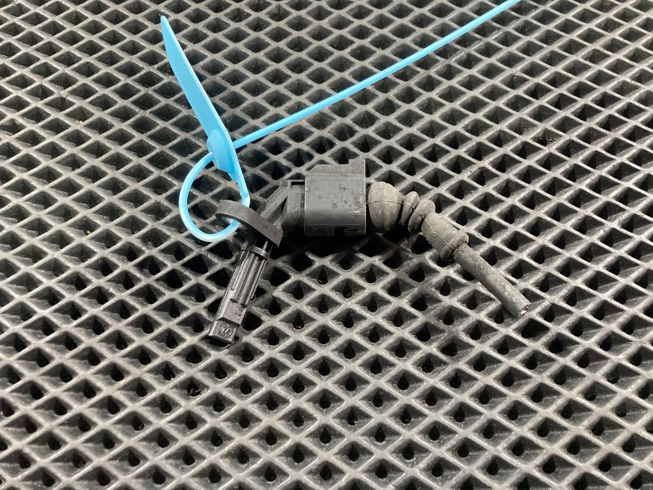 датчик ABS Audi A8 D4/4H 2012, 4.2 л., CDRA, бензин, АКПП, седан, 4E0927804D, 0265007927, 4E0927804F - фото №1