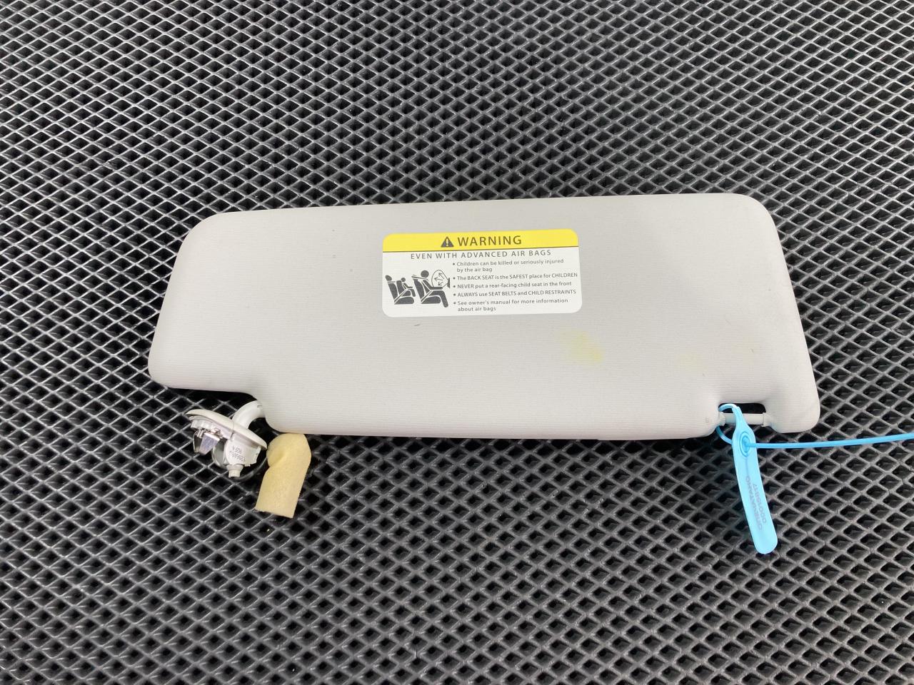 козырек солнцезащитный Volkswagen Passat (USA) 1 поколение 2013, 2.0 л., бензин, седан, 561857551 - фото №1