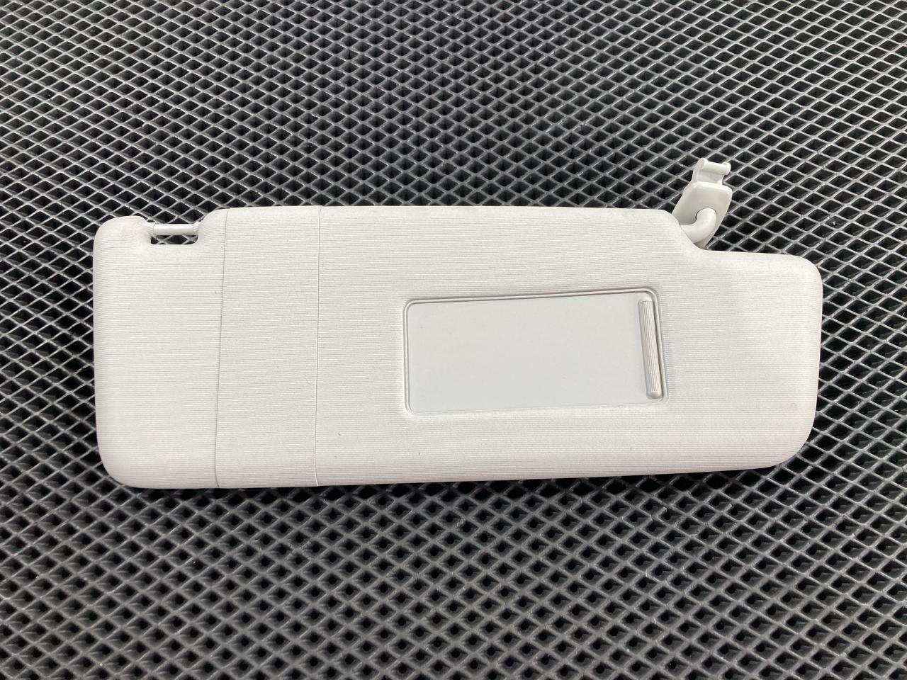 козырек солнцезащитный Volkswagen Passat (USA) 1 поколение 2013, 2.0 л., бензин, седан, 561857552 - фото №1