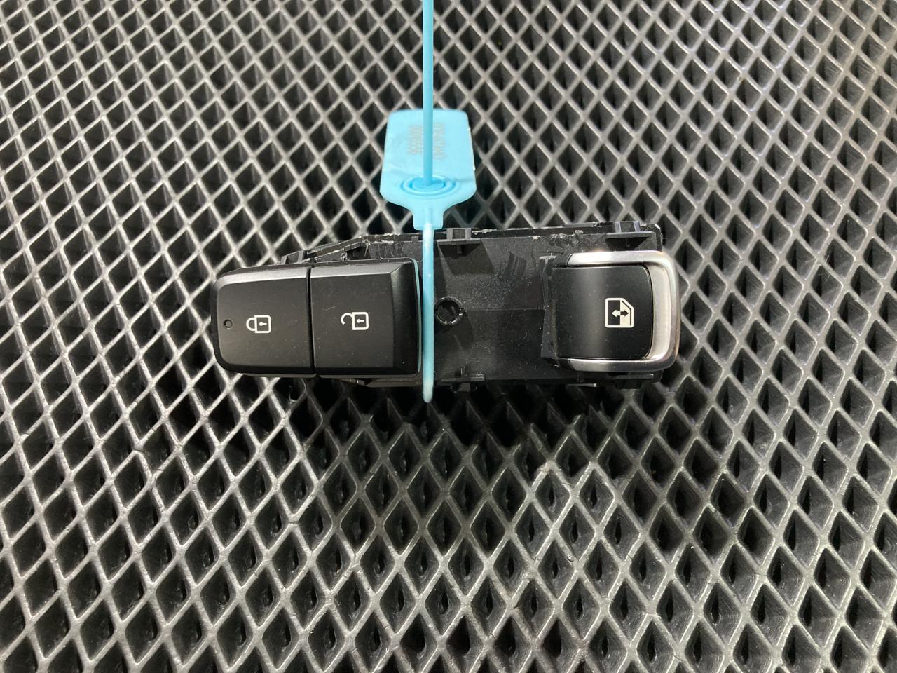 кнопка стеклоподъемника двери Kia K5 3 поколение 2020, 1.6 л., G4FP, бензин, АКПП, 93576L2100 - фото №1