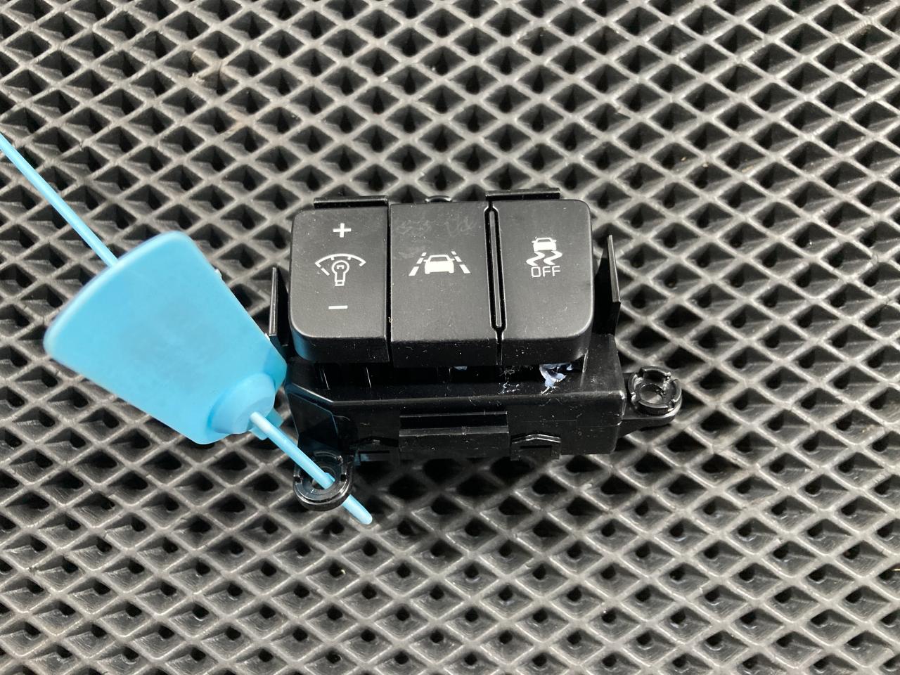 кнопка (выключатель) Kia K5 3 поколение 2020, 1.6 л., G4FP, бензин, АКПП, 93700-L2030, 93700-L2030WK - фото №1