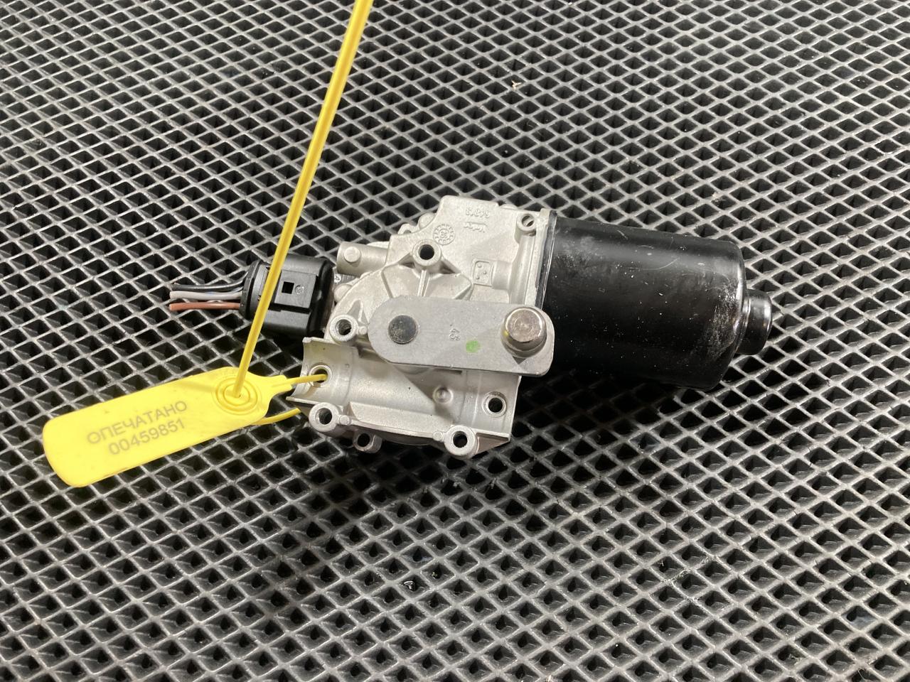 моторчик передних стеклоочистителей (дворников) Jaguar XE 1 поколение 2016, 5.0 л., 508PN, бензин, АКПП, седан, W000060842, T4A1169, T2H23527, LR093421 - фото №1