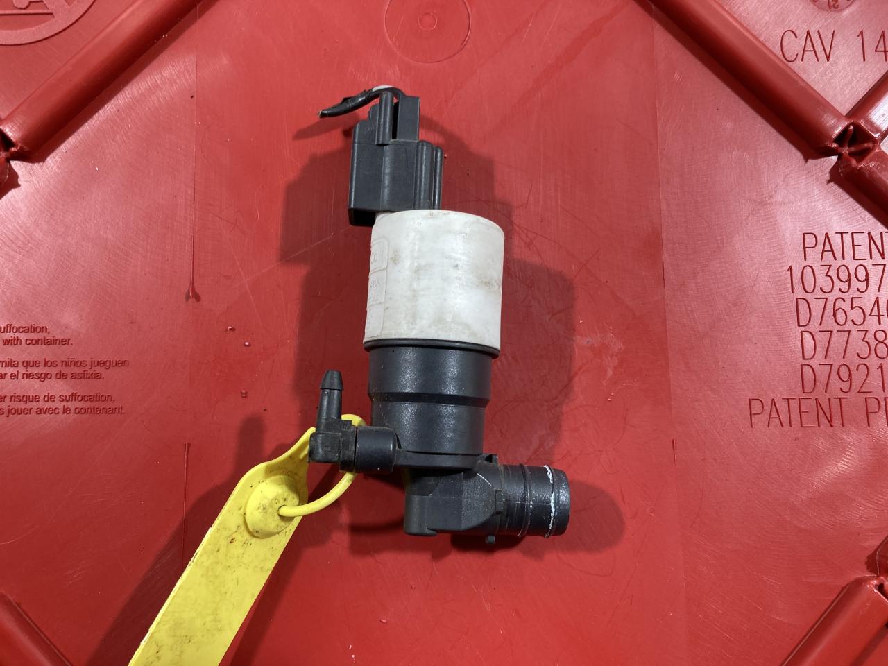 насос (моторчик) омывателя стекла Jaguar XF X260 2017, 3.0 л., бензин, АКПП, седан, BK2117K624BA - фото №1