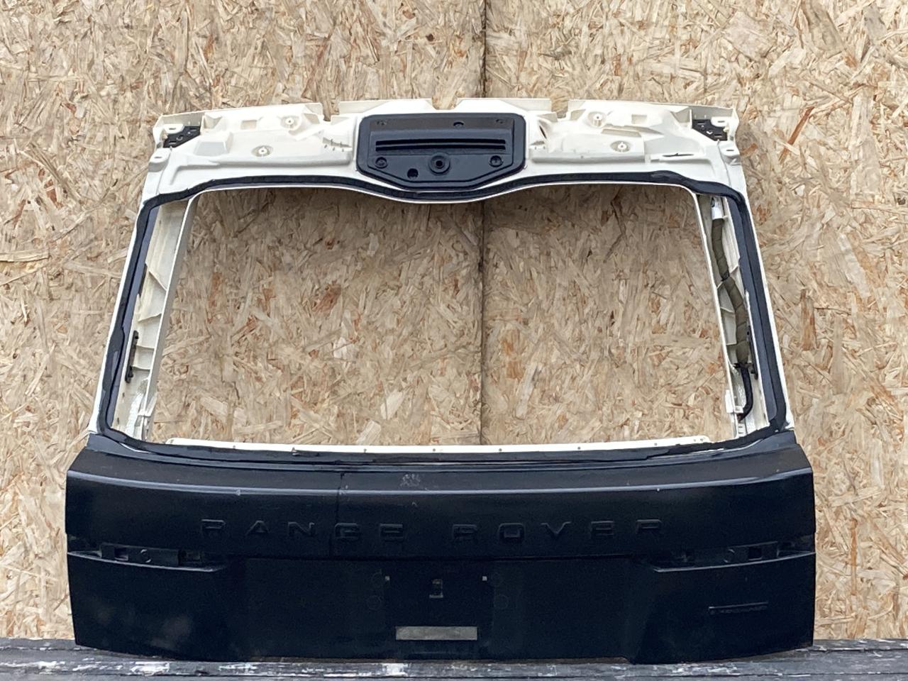 крышка багажника (дверь 3-5) Land Rover Range Rover 4 поколение 2012, 3.0 л., бензин, АКПП, внедорожник 5 дв., CPLA40010AG, LR044904 - фото №1