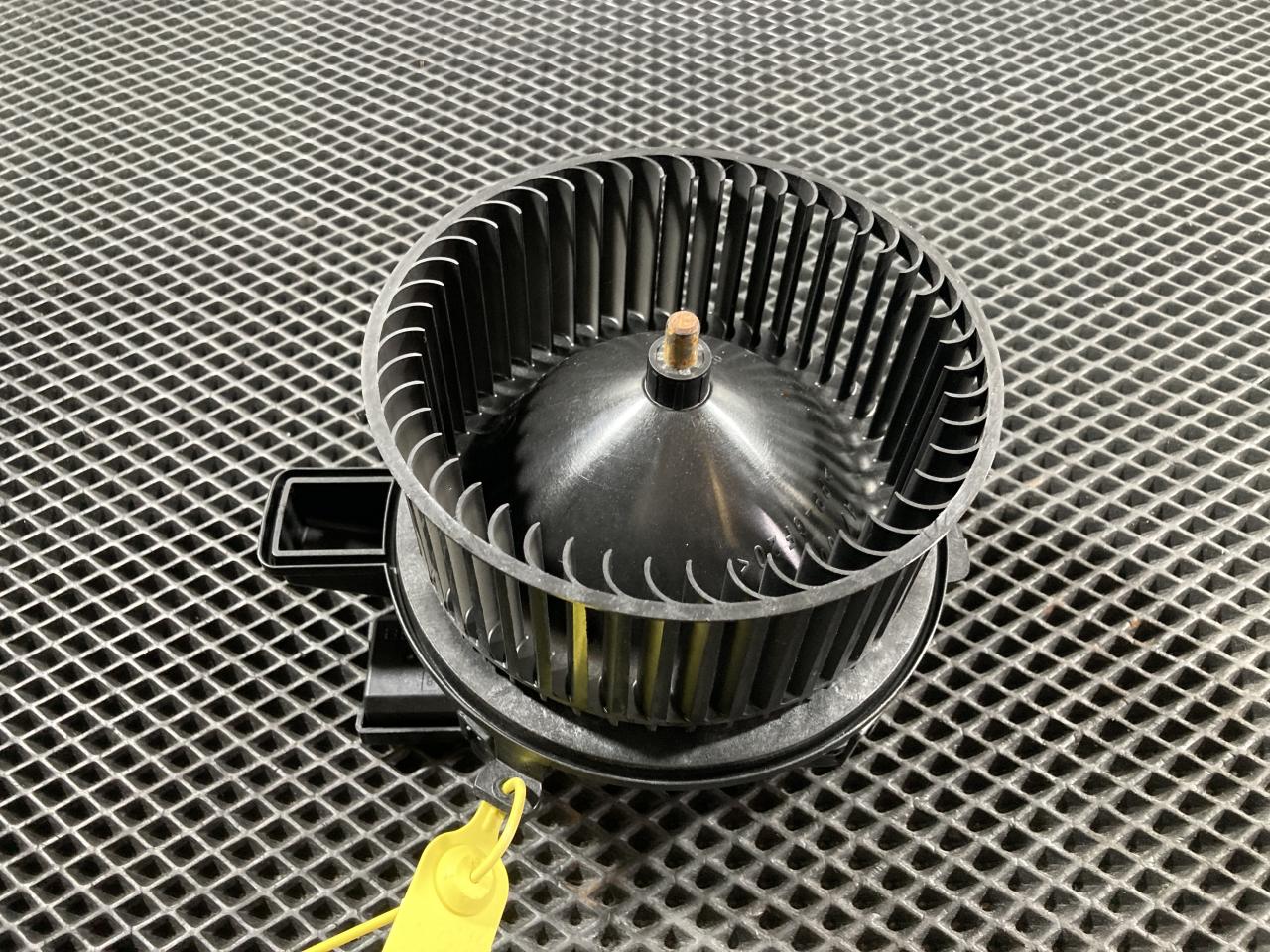 моторчик печки Audi A6 C8 2019, 3.0 л., АКПП, седан, 4M1820021C - фото №1