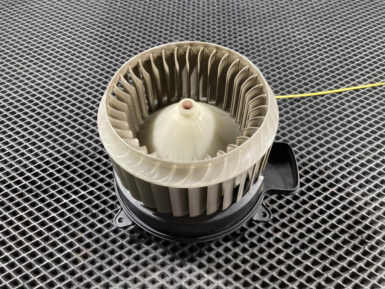 моторчик печки Audi A8 D4/4H 2012, 4.2 л., CDRA, бензин, АКПП, седан, 4H1820021B, 4H1820021, 4H1820021A, 7737081503, 0160701265 - фото №1