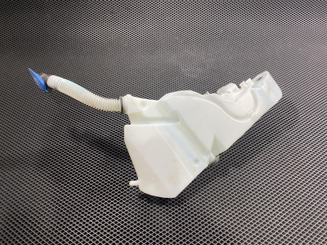 бачок омывателя Jaguar XE 1 поколение X760 2017, 3.0 л., AJ 126, бензин, АКПП, седан, GX7317B613CC, T2H8375, T4N12873, HK8317B613AD, T2H8389, T2H53664, T4N28907 - фото №1