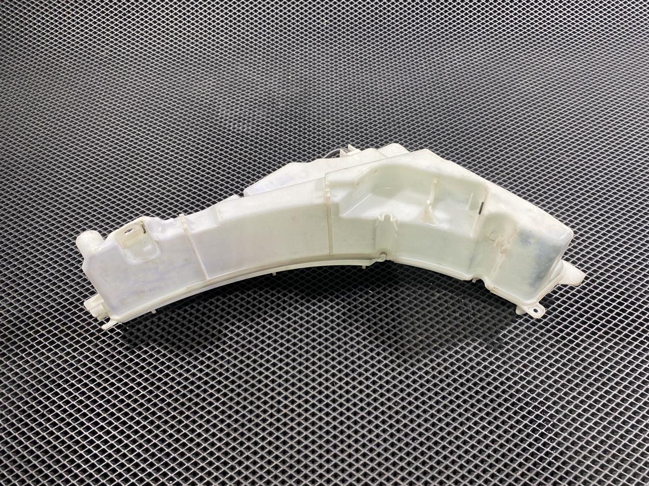 бачок омывателя Land Rover Range Rover Sport 2 поколение 2016, 5.0 л., 508PS, бензин, АКПП, внедорожник 5 дв., LR083284, LR107804, LR037565, LR050572, LR070882, LR075624, LR108238, LR110609, LR110607, LR079622, LR037592, CPLA17B613DF, CPLA17B613AF, CPLA17B613BE - фото №1