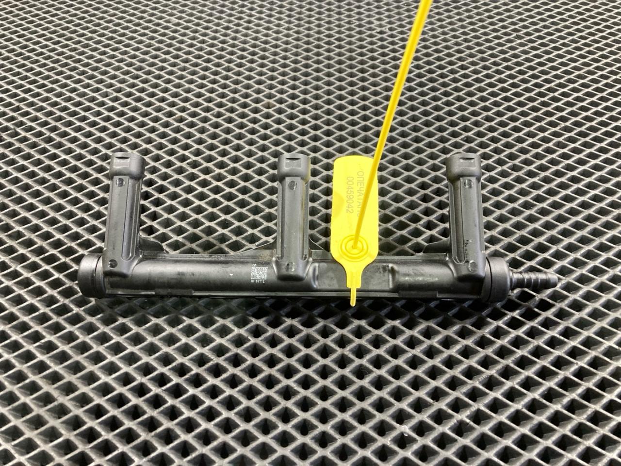 топливная рампа Audi Q7 4M 2017, 3.0 л., CREC, бензин, АКПП, внедорожник 5 дв., 06E133681L - фото №1