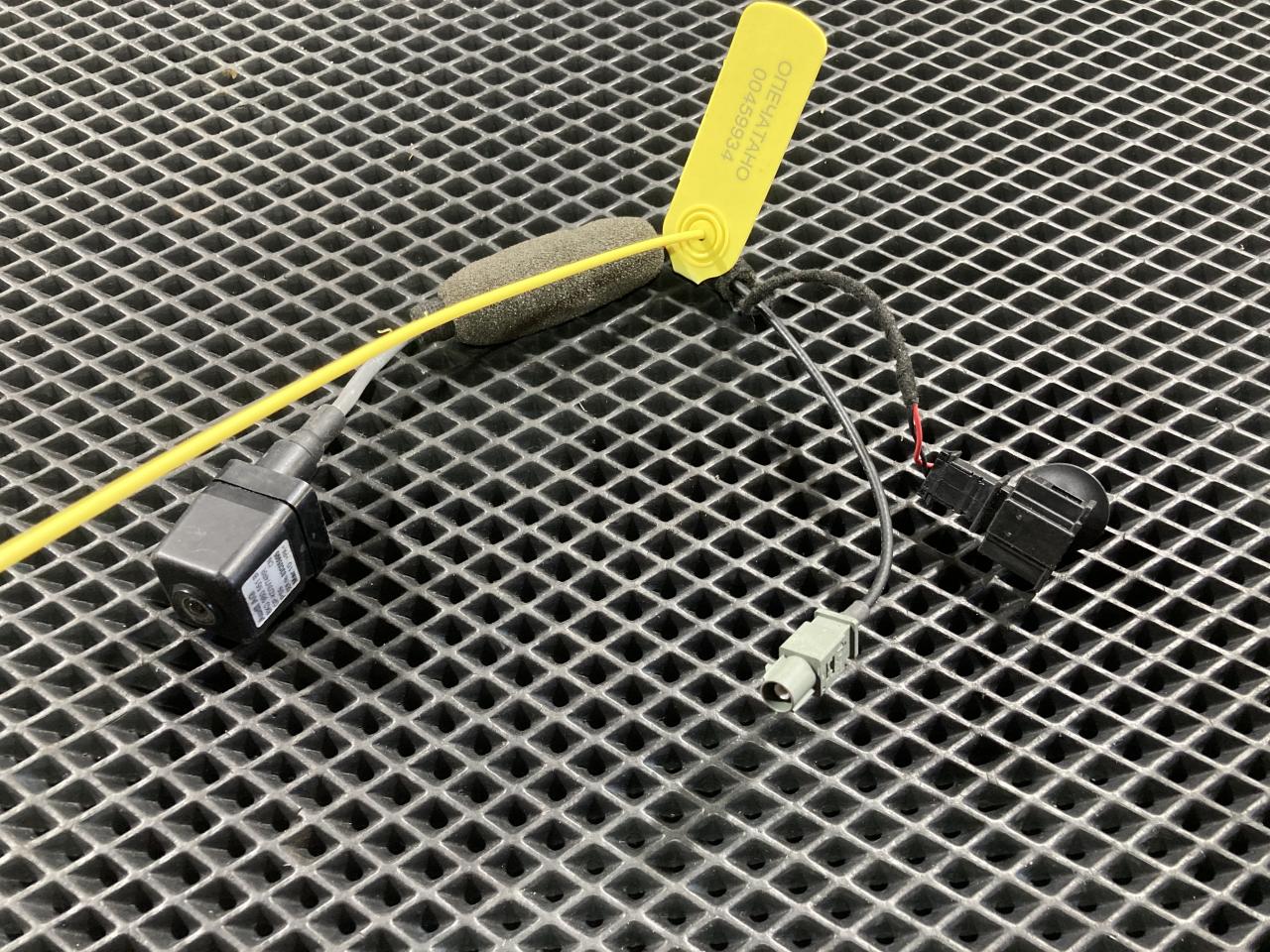 камера заднего вида Audi A8 D4/4H 2010, 4.2 л., CDRA, бензин, АКПП, седан, 8K0980551B - фото №1