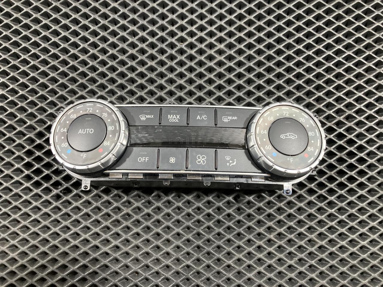 блок управления печки / климат-контроля Mercedes-Benz CLS-Класс C218/X218 2012, 5.5 л., бензин, АКПП, A2049006808, A2049000915, A2049001207, A2049004003, A2049004512, A2049006005, A204900771580, A2049007715 - фото №1